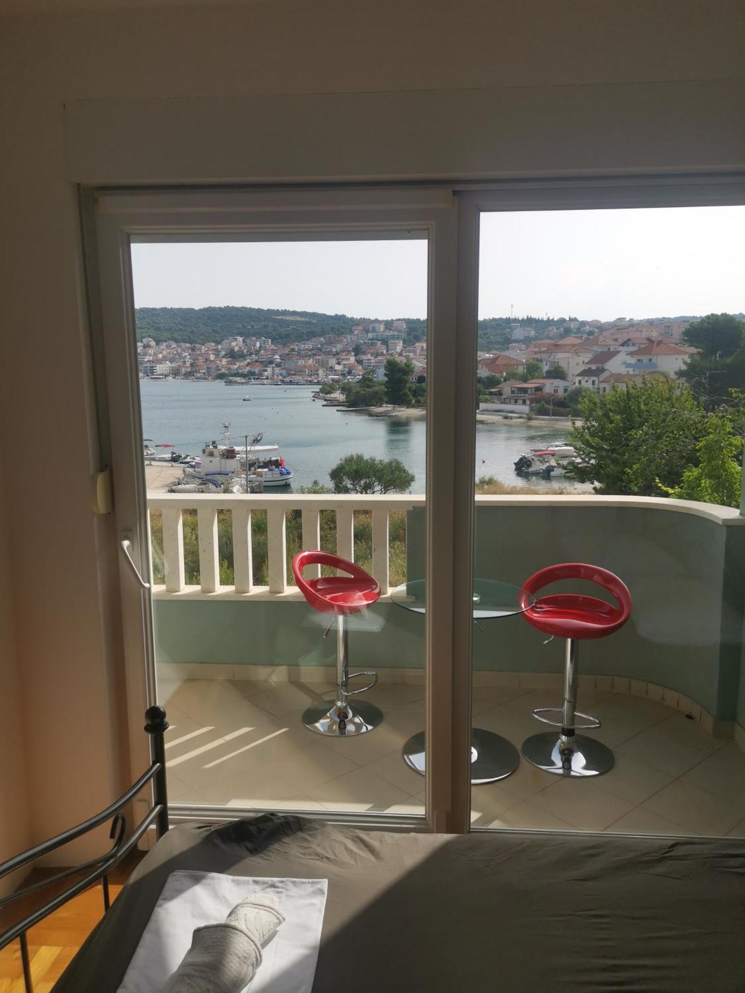 Apartment Croatika On The Beach Trogir Exterior foto